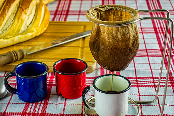 Método Colador de Tela para Café Armenia Hotel