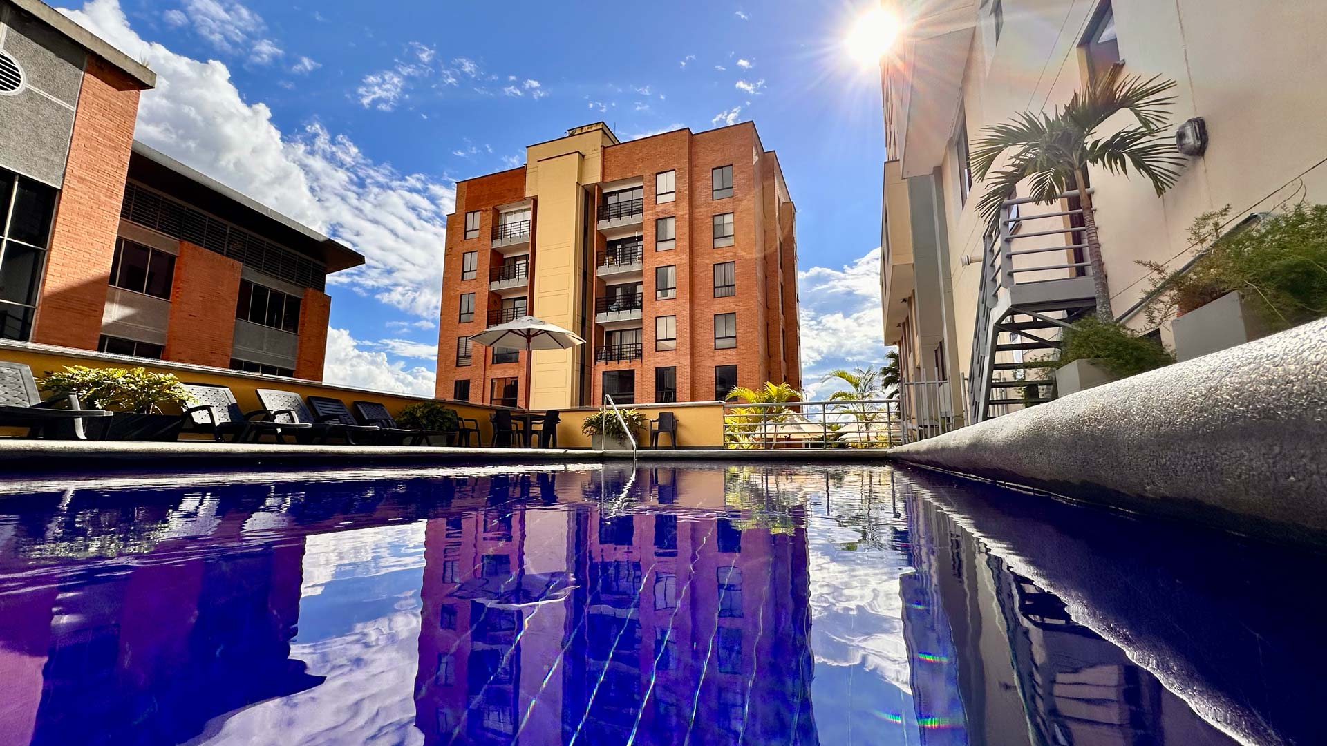 Piscina del Armenia hotel
